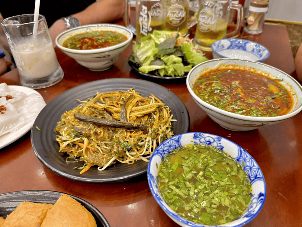 Quán O Quế cũng là một địa điểm thưởng thức các món lươn ngon tại Thủ đô (Nguồn: Lươn O Quế - 111 Láng Hạ)